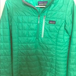 Patagonia women’s XS nano puff